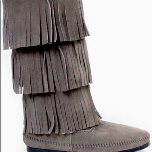 Minnetonka fringe moccasins size 7.5